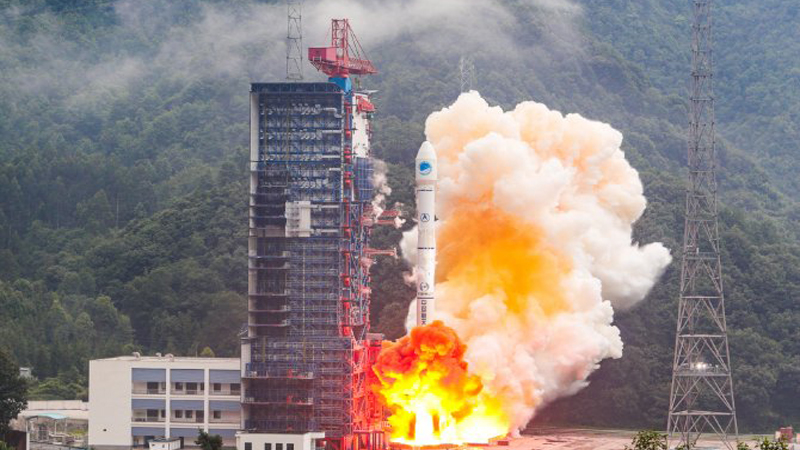 Lanza China satélites de posicionamiento global