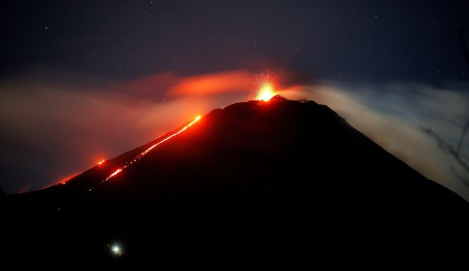 Volcán de Fuego registra seis explosiones por hora