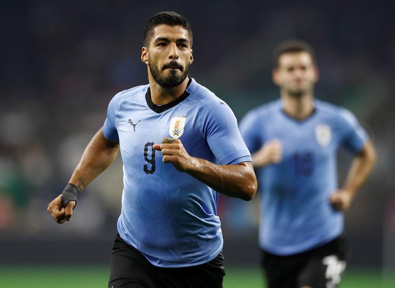 Doblete y asistencia de Suárez en goleada a Uruguay