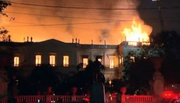 Incendio devora Museo Nacional de Río