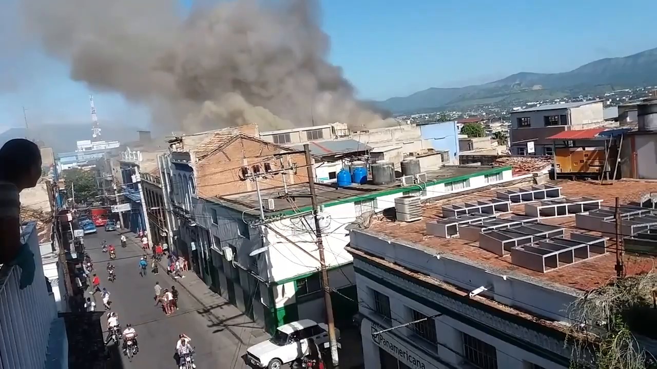 Sofocan incendio en Santiago de Cuba