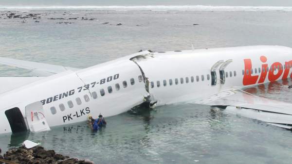 Avión de Lion Air cae al mar en Indonesia