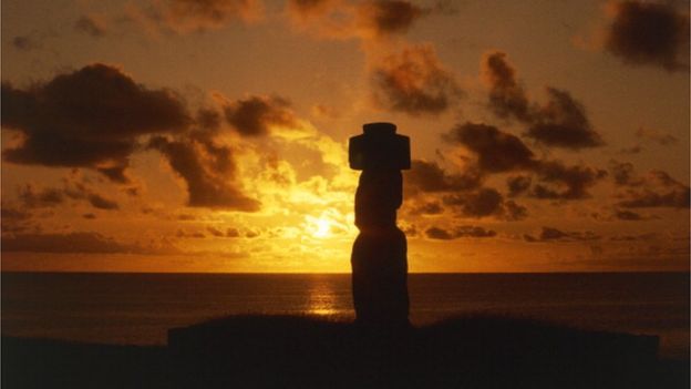 Teoría explica ubicación de moais en Isla de Pascua