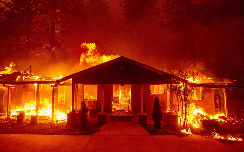 Cinco muertos por devastadores incendios en California