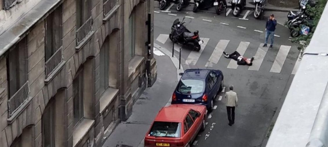 Apuñalan a siete personas en París