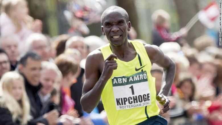 Eliud Kipchoge destroza el récord mundial de maratón