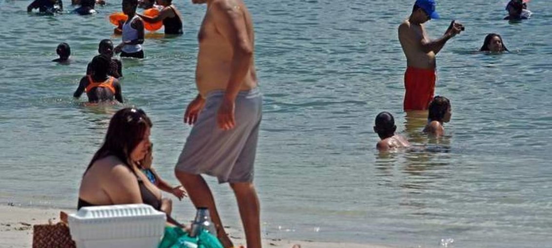 Emiten alerta de no nadar en North Miami Beach