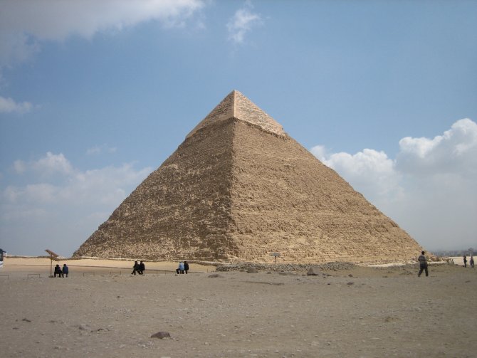 Estudian propiedad electromagnética de Pirámide de Egipto