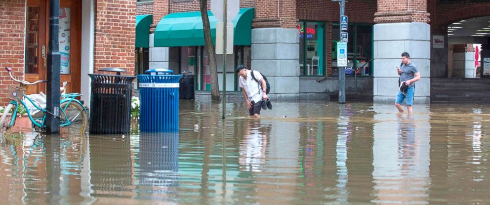 Florence deja al menos 11 muertos y sigue con lluvias
