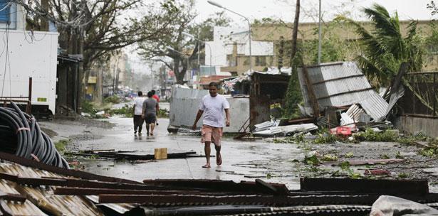 Tifón azota China tras dejar decenas de muertos en Filipinas