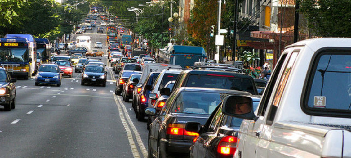 Conexión autos-semáforos evita accidentes y congestión